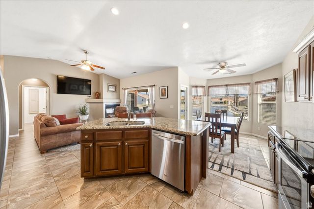 567 S FIESTA DR, Ivins, UT 84738