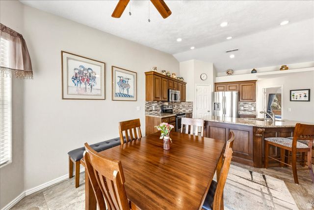 567 S FIESTA DR, Ivins, UT 84738