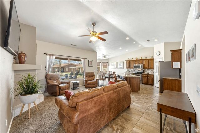 567 S FIESTA DR, Ivins, UT 84738