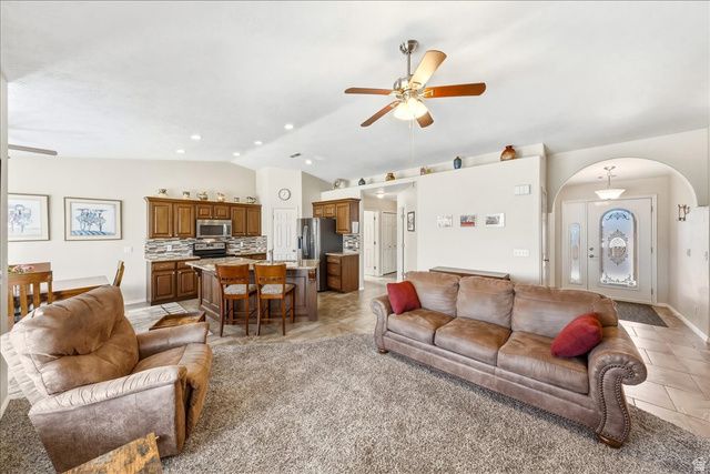 567 S FIESTA DR, Ivins, UT 84738