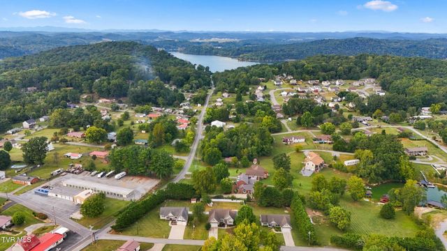 111 H R King Road, Gray, TN 37615
