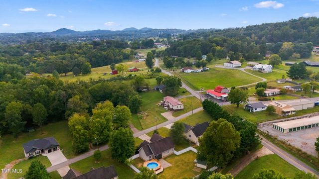 111 H R King Road, Gray, TN 37615