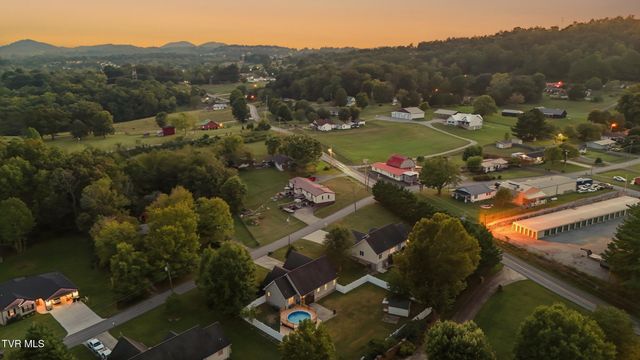 111 H R King Road, Gray, TN 37615