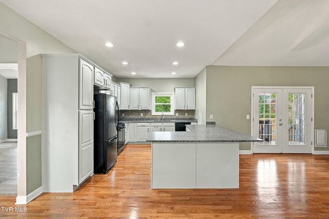 111 H R King Road, Gray, TN 37615