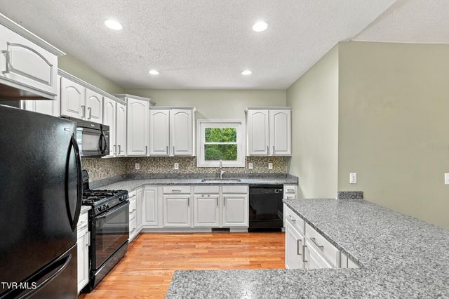111 H R King Road, Gray, TN 37615