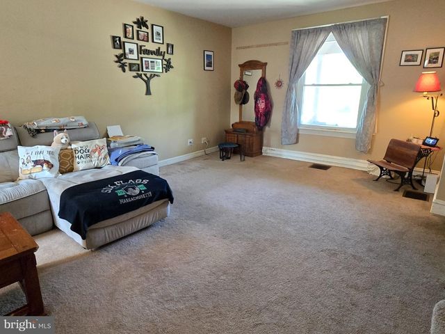 1104 JUNIPER ST, Quakertown, PA 18951