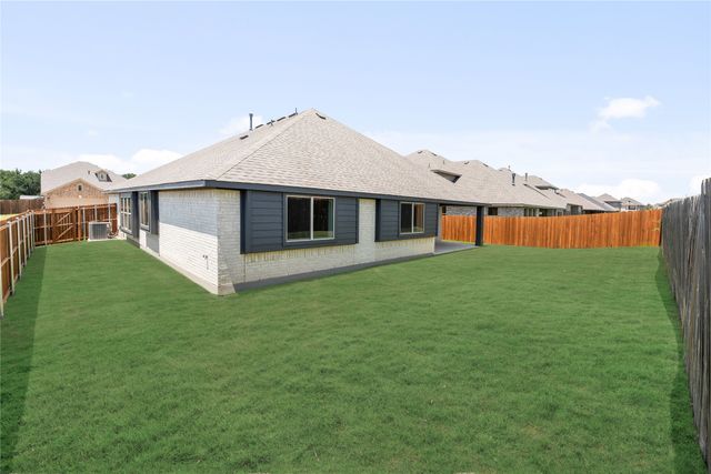 179 Creekside Drive, Sanger, TX 76266