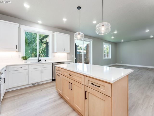 2205 Nw 69TH St, Vancouver, WA 98665