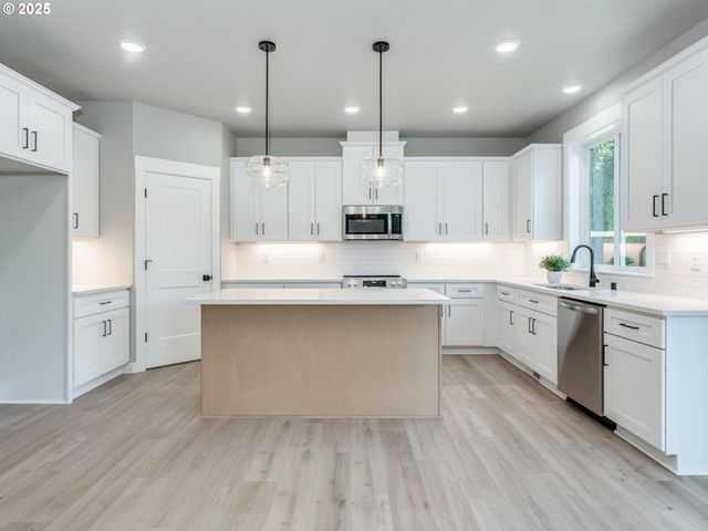 2205 Nw 69TH St, Vancouver, WA 98665