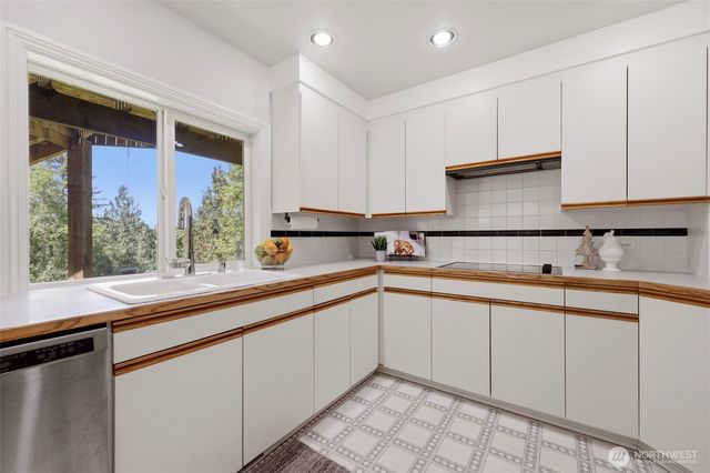 8327 Mason Way NW, Olympia, WA 98502