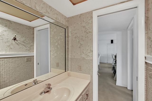 907 Marina Drive 401, North Palm Beach, FL 33408