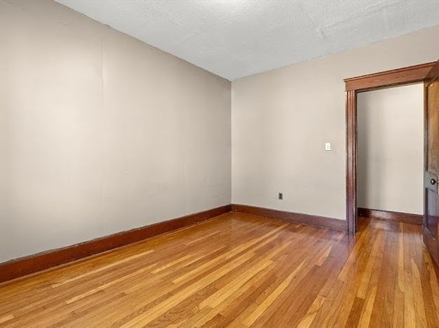 191 W 6th St 1, Lowell, MA 01850