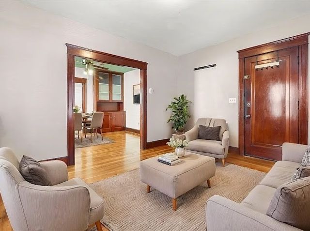 191 W 6th St 1, Lowell, MA 01850