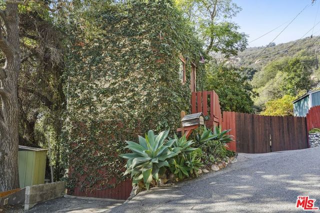 809 Basin Drive, Topanga, CA 90290