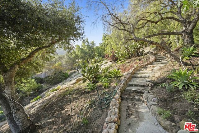 809 Basin Drive, Topanga, CA 90290