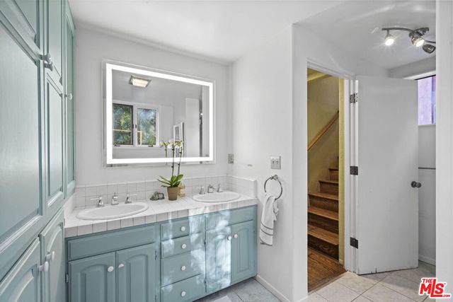 809 Basin Drive, Topanga, CA 90290