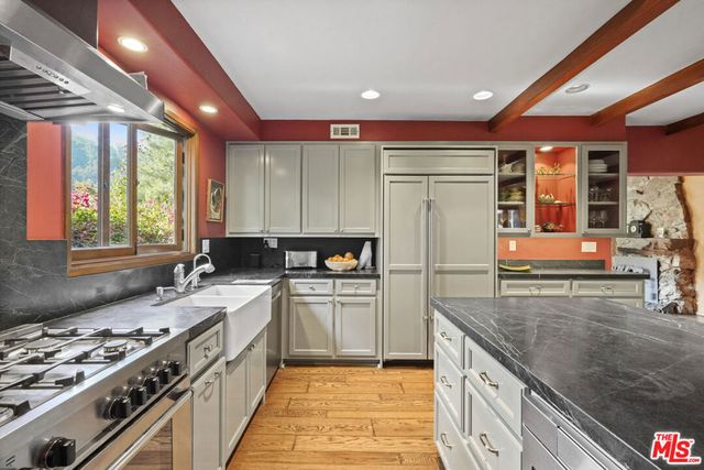 809 Basin Drive, Topanga, CA 90290