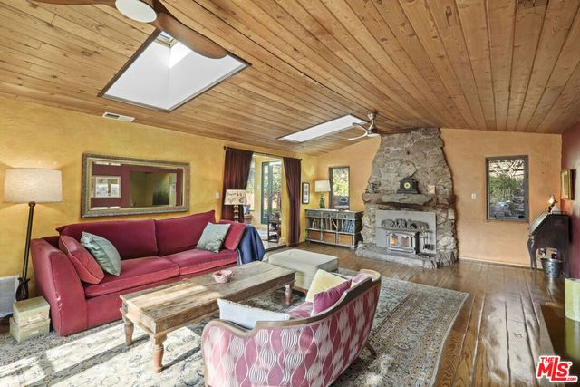 809 Basin Drive, Topanga, CA 90290