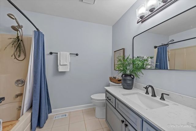 681 Windemere Lane, Lake Zurich, IL 60047