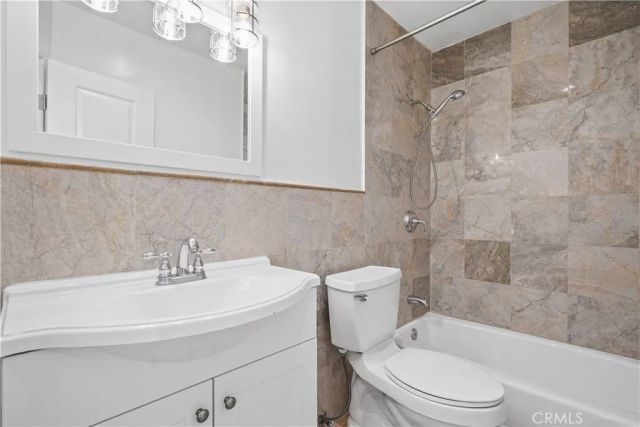 15457 Moorpark 5, Sherman Oaks, CA 91403
