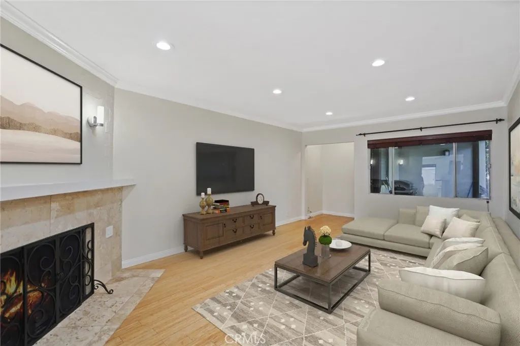 15457 Moorpark 5, Sherman Oaks, CA 91403