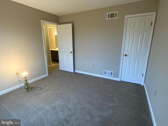 6286 SPRING KNOLL DR, Harrisburg, PA 17111