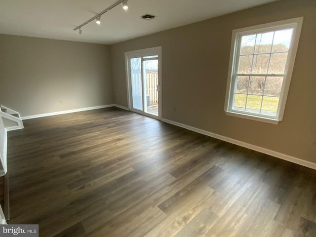 6286 SPRING KNOLL DR, Harrisburg, PA 17111