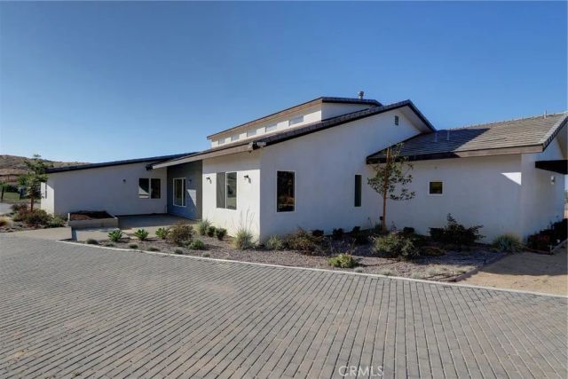 9449 Equestrian Drive, Riverside, CA 92503