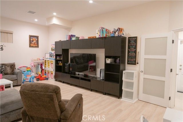 1135 E Verdugo Avenue, Burbank, CA 91501