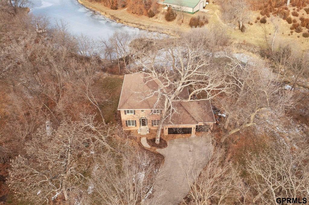 19719 Raven Drive, Louisville, NE 68037
