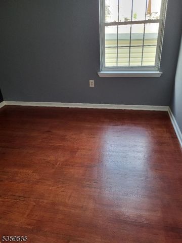 12 Geneva St, Elizabeth City, NJ 07206