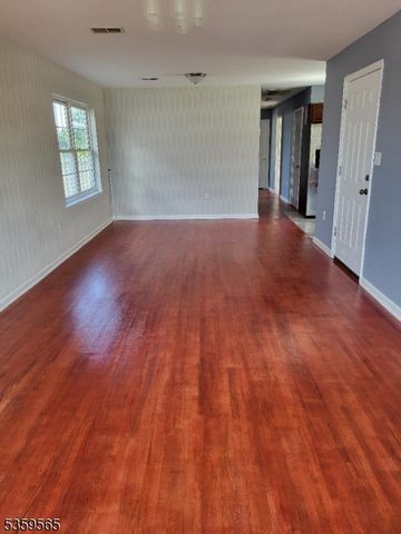12 Geneva St, Elizabeth City, NJ 07206