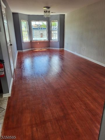 12 Geneva St, Elizabeth City, NJ 07206