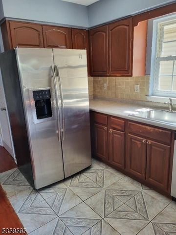 12 Geneva St, Elizabeth City, NJ 07206