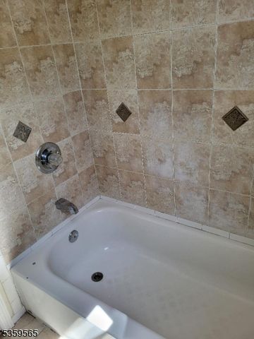 12 Geneva St, Elizabeth City, NJ 07206
