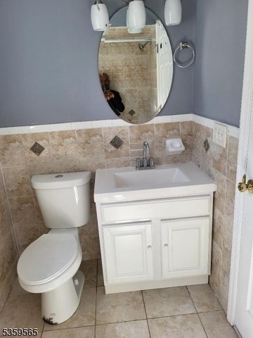 12 Geneva St, Elizabeth City, NJ 07206