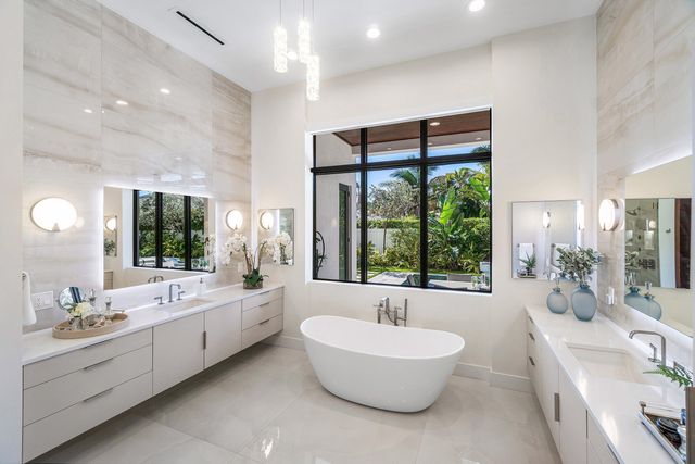 450 NE 10th Street, Boca Raton, FL 33432