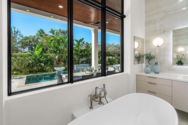 450 NE 10th Street, Boca Raton, FL 33432