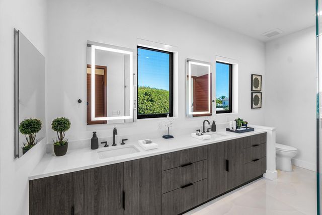 450 NE 10th Street, Boca Raton, FL 33432