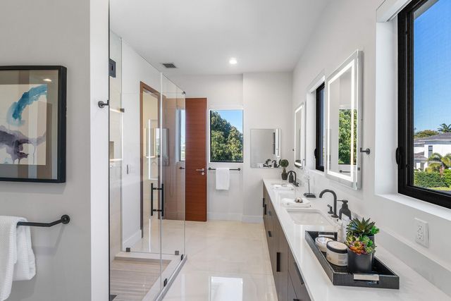 450 NE 10th Street, Boca Raton, FL 33432