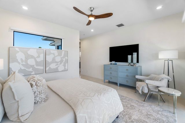 450 NE 10th Street, Boca Raton, FL 33432