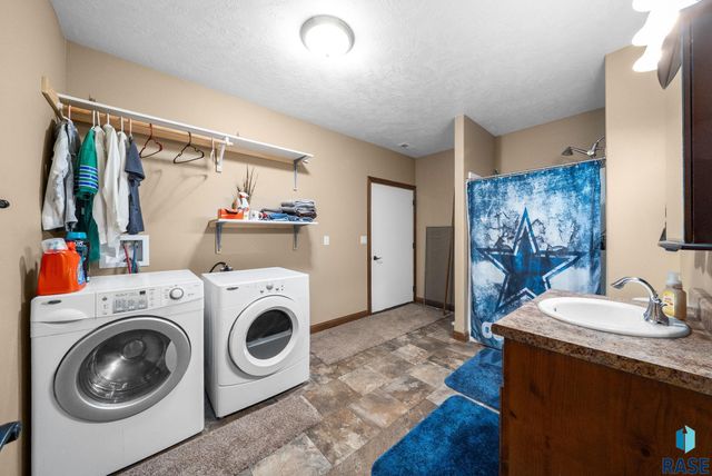 24377 443rd Ave Avenue, Salem, SD 57058