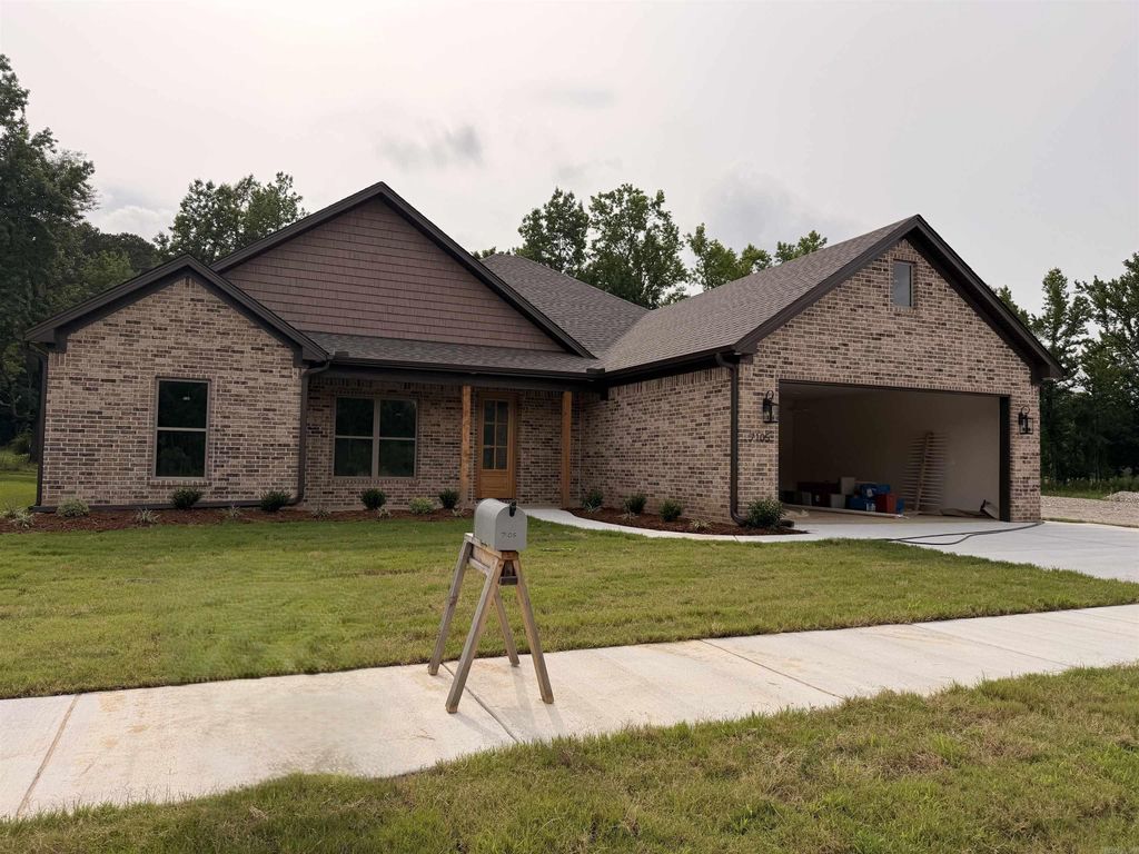 7105 Cold Creek Drive, Bryant, AR 72002