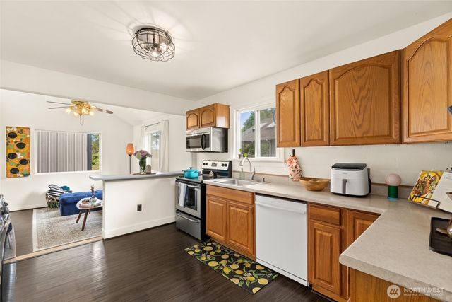 13018 41st Avenue S, Tukwila, WA 98168