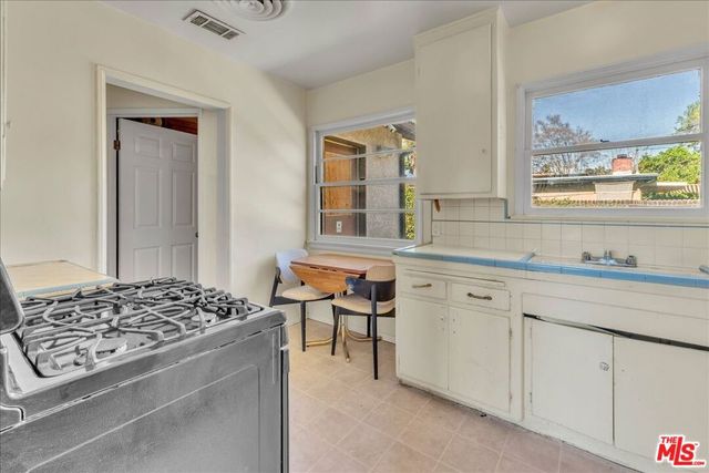 13621 Addison Street, Sherman Oaks, CA 91423