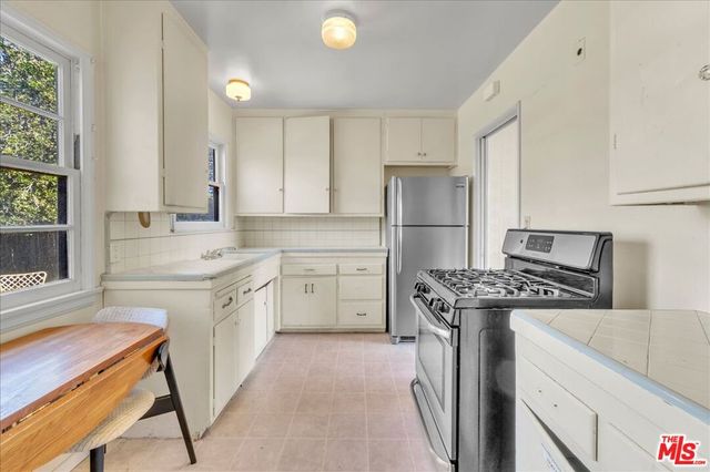 13621 Addison Street, Sherman Oaks, CA 91423