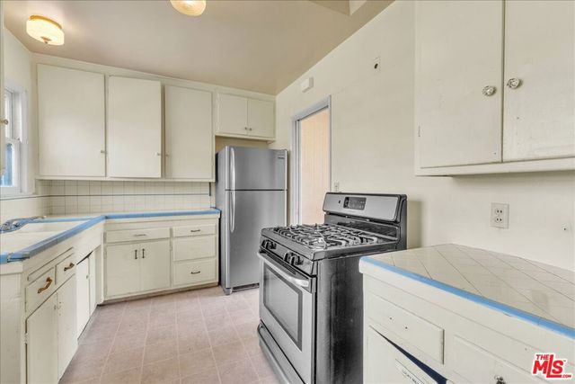 13621 Addison Street, Sherman Oaks, CA 91423