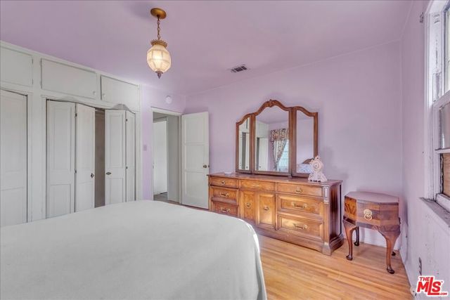 13621 Addison Street, Sherman Oaks, CA 91423