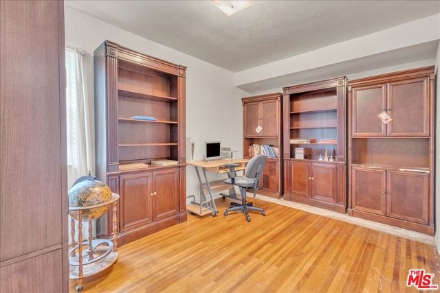 13621 Addison Street, Sherman Oaks, CA 91423