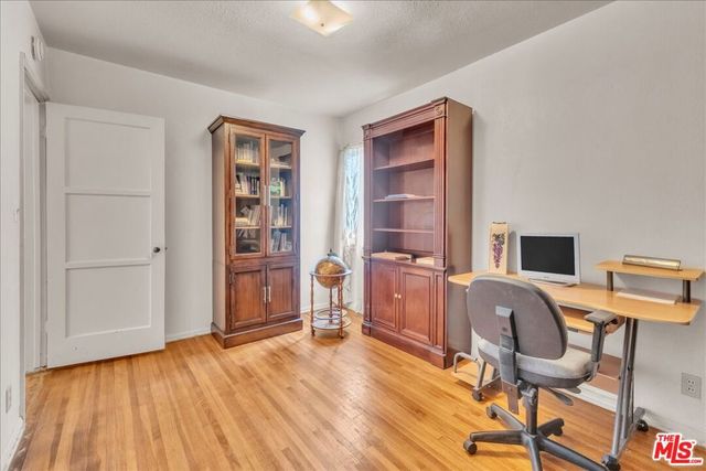 13621 Addison Street, Sherman Oaks, CA 91423